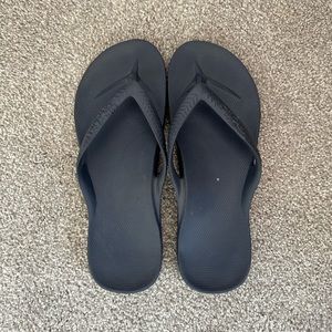 Men’s Archie Navy Flip Flops